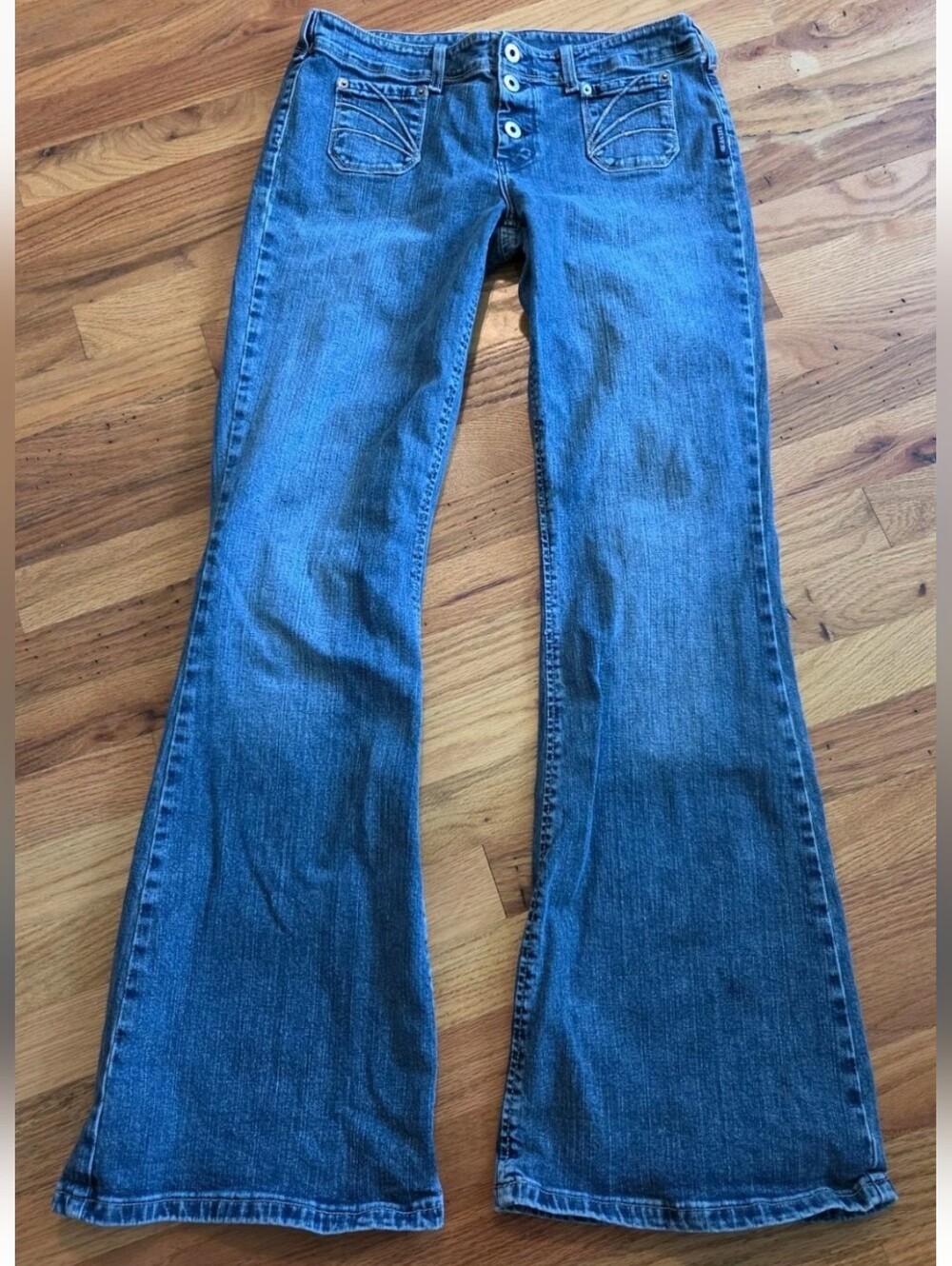 Vintage Silver Jeans Women’s 32/33 Patch Pockets Blue Flared Jeans Med Wash Y2k